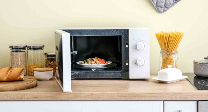 Analog Microwave Oven Review: A Blast from the Past